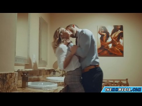 ❤️ Når en barmfagre blondine forfører dig på et offentligt toilet Porno at da.mailkassa.ru ️